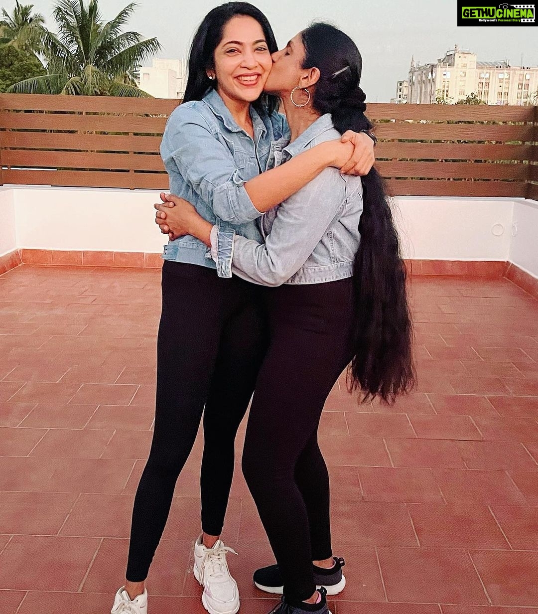 Ramya Subramanian Instagram - Photo Dump of everything that made me smile in the last couple of days !π₯°β₯οΈ #ByeBye2021 Better be nice to me 2022 πππ€π―! #IAmReady2022 #NewBeginnings2022 Skirt/Top - @thestitches.in π·- @camerasenthil