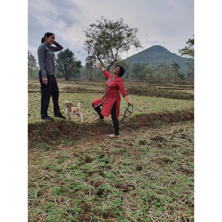 Rashmi Gautam Instagram - A FARM IS MORE THAN LAND AND CROPS. ITS A FAMILY’S HERITAGE AND FUTURE #farmlife #farmlands #growfoodnotlawns #RashmiGautam