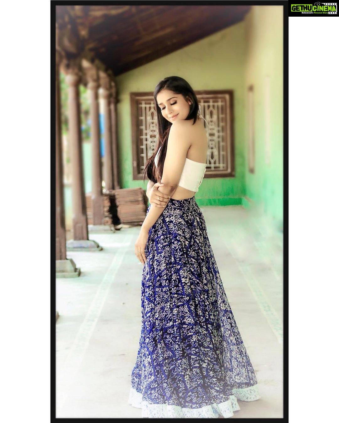 Rashmi Gautam Instagram - Outfit by @pethakamsetti #rashmigautam #lifeismagical #dheechampions #wednesday #blueandwhite