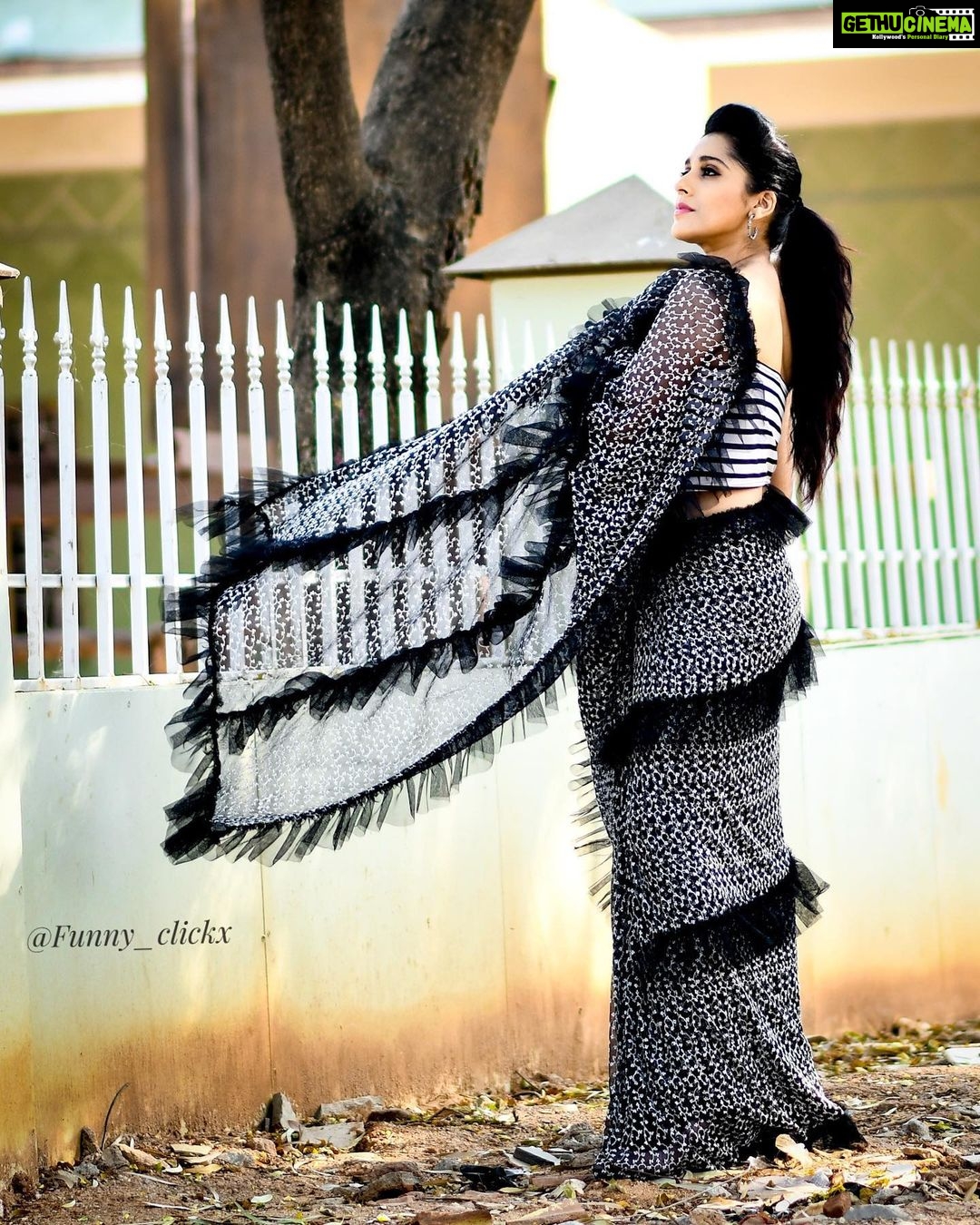 Rashmi Gautam Instagram - Saree by @shrutiigclothing 💃💃💃💃💃 #rashmigautam #sareelove #frillsaree #lifeismagical