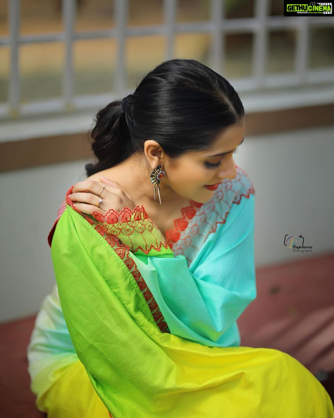 Rashmi Gautam Instagram - Saree by @shrutiigclothing 📸 by @v_capturesphotography #rashmigautam #lifeismagical #friday #fridaynight #comedynites #extrajabardasth