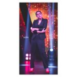 Rashmi Gautam Instagram - #rashmigautam #lifeismagical 📸 @sandeepgudalaphotography 💄 @venu_makeupandhair #itsapantsuit #black #redheels👠