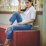 Rashmi Gautam Instagram – #justlikethat 💄 by @venu_makeupandhair 
#rashmigautam #denims #blueandwhite #lifeismagical