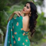 Rashmi Gautam Instagram – 📸 captured by @v_capturesphotography  Saree by @shrutiigclothing 💄 @venu_makeupandhair 
#rashmigautam #lifeismagical #saree #drapes #extrajabardasth #friyayvibes #comedyshow