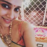 Rashmi Gautam Instagram - #rashmigautam #lifeismagical #shubhdeepawali #diwali2019 #templejwellery