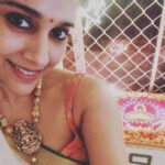 Rashmi Gautam Instagram – #rashmigautam #lifeismagical #shubhdeepawali #diwali2019 #templejwellery