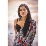 Rashmi Gautam Instagram - 🦋🦋🦋🦋🦋🦋 📸 @sandeepgudalaphotography 💃 @shrutiigclothing 💄 @venu_makeupandhair #rashmigautam #lifeismagical #trendysarees #corsetblouses #butterflies🦋