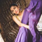 Rashmi Gautam Instagram - #saree by @divya_varun_offical Pic captured by @sandeepgudalaphotography 📸📸📸📸 #rashmigautam #lifeismagical #sareelove #jhumkaswag #lavender
