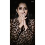 Rashmi Gautam Instagram - I SEE U 💃 @forevernew_india @gajulamounikapaul 📸 @ekorphotography #lifeismagical #rashmigautam #animalprint #forevernewdress