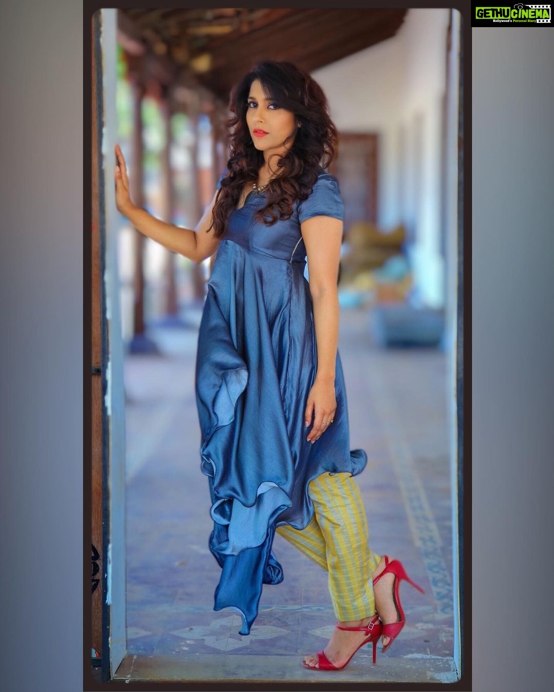 Rashmi Gautam Instagram - I am a woman.. What's your superpower..... 😉 😉 @neena_jha Thankyou for the outfit loved the way it hugged me 😆 📸 @sravan_goud8981 #lifeismagical #rashmigautam