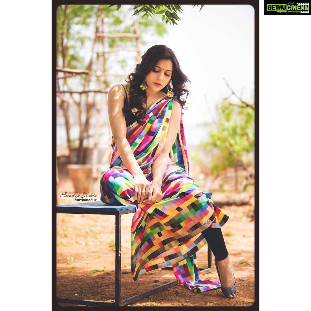 Rashmi Gautam Instagram - ALLOW NATURES PEACE TO FLOW INTO YOU AS SUNSHINE FLOWS INTO TREES. #johnmuir 🌞 🌞 🌞 #lifeismagical #rashmigautam Saree by @duta_couture