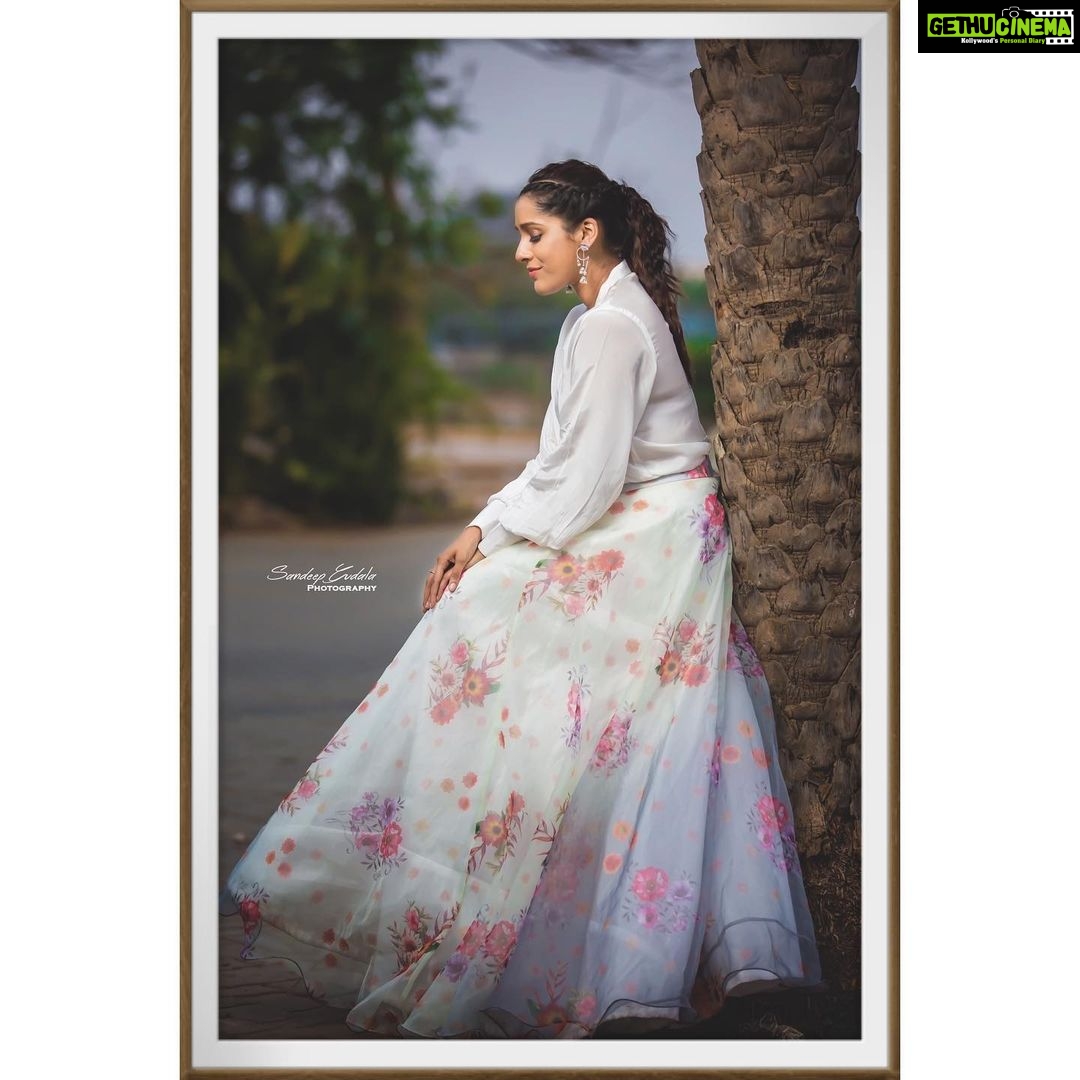 Rashmi Gautam Instagram - Feeling pretty pretty in this lovely outfit by @neena_jha 🌸🌸🌸🌸 For tonight’s #extrajabardasth @sandeepgudalaphotography Thankyou for the lovely 📸 capture #lifeismagical #rashmigautam #white #floraldress #skirtandshirt #fusionwear