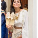 Rashmi Gautam Instagram - “ joothe lelo paise dedo” #famjam #indianwedding #traditions #whitensilver outfit