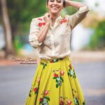 Rashmi Gautam Instagram - “THIS YEAR LETS RESOLVE TO MAKE BETTER BAD DECISIONS” 🤣😂😅 #newyearcomingup #candid #dec2018 Outfit by @chandraandvamsistudio Pic by @sandeepgudalaphotography http://m.helo-app.com/s/URsyMyv