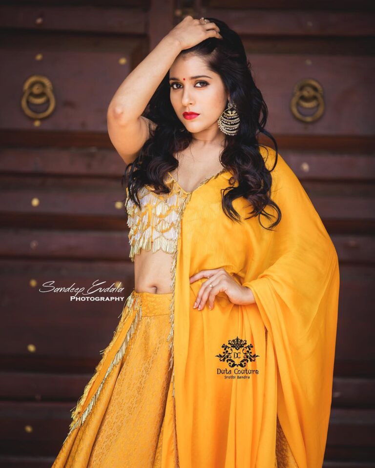 Rashmi Gautam Instagram - Outfit for Diwali’s event today @duta_couture Pic 📷by @sandeepgudalaphotography Makeup 💄 @venugopalashwini
