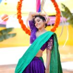Rashmi Gautam Instagram – Sankranthi spl half saree by @varahi_couture 
Pic 📸 credit @santhosh_photography_sp 
Earnings @bandhanemporio 

#RashmiGautam #halfsaree #indianfestivals #sankranti #2022