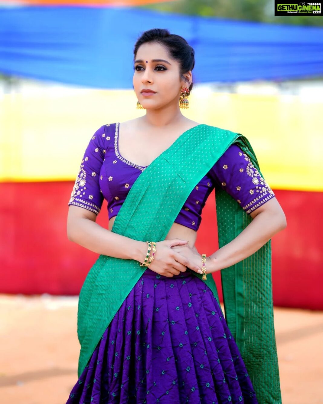 Rashmi Gautam Instagram - Sankranthi spl half saree by @varahi_couture Pic 📸 credit @santhosh_photography_sp Earnings @bandhanemporio #RashmiGautam #halfsaree #indianfestivals #sankranti #2022