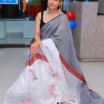 Rashmi Gautam Instagram – Jhumkas by @sujisrin.collection 
Saree @linenhousestore