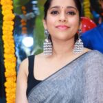 Rashmi Gautam Instagram - Jhumkas by @sujisrin.collection Saree @linenhousestore