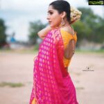 Rashmi Gautam Instagram – Outfit by @varahi_couture
Pic by @verendar_photography 

#Gajara #festivelook 
#RashmiGautam #brocade #indianwearlove
