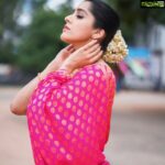 Rashmi Gautam Instagram – Outfit by @varahi_couture
Pic by @verendar_photography 

#Gajara #festivelook 
#RashmiGautam #brocade #indianwearlove
