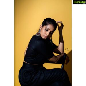 Rashmi Gautam Instagram - Outfit @varahi_couture 🖤🖤🖤🖤🖤
P.c @v_capturesphotography📸📸📸📸📸📸

#RashmiGautam