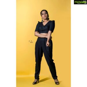 Rashmi Gautam Instagram - Outfit @varahi_couture 🖤🖤🖤🖤🖤
P.c @v_capturesphotography📸📸📸📸📸📸

#RashmiGautam