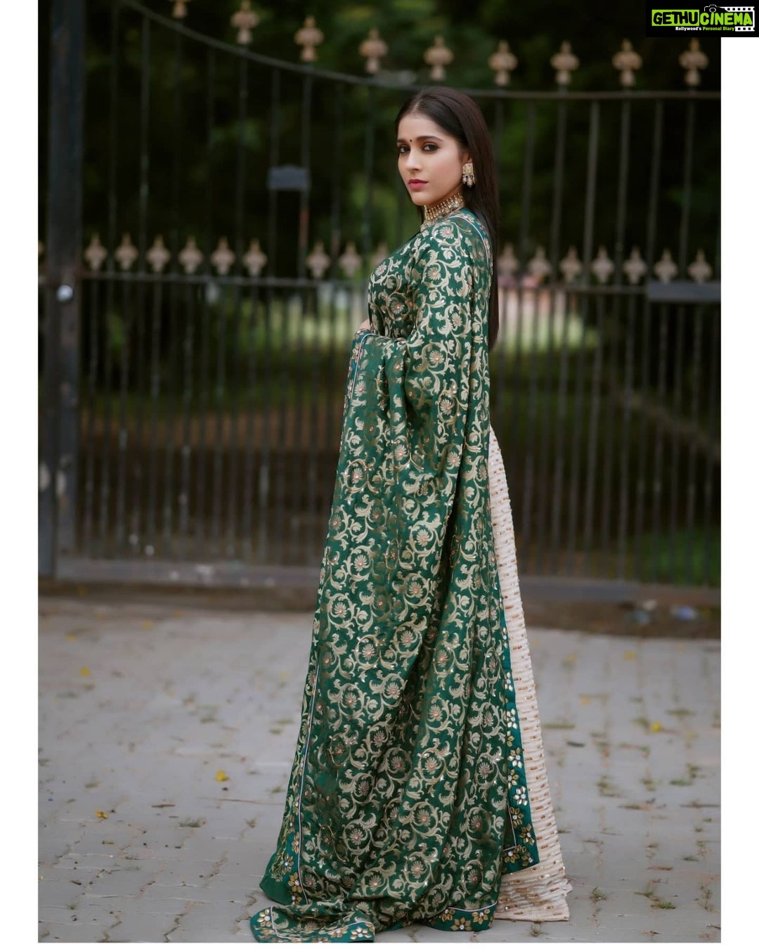 Rashmi Gautam Instagram - Outfit by @starrydreamsofficial by SHAMA πππππππ P.c πΈπΈπΈπΈ @nagraphyofficial πΈπΈπΈ Accessories @sujisrin.collection