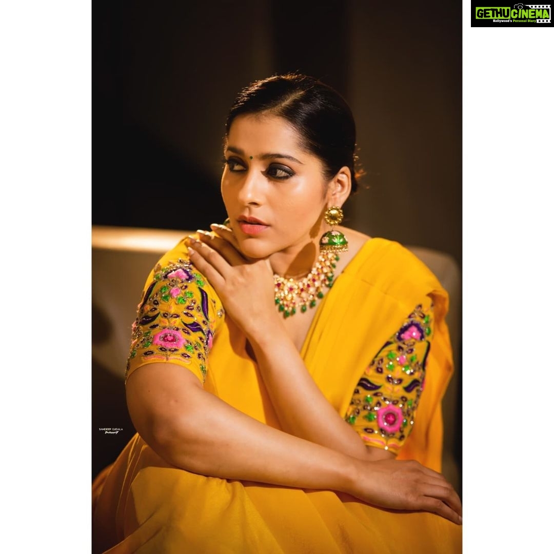 Rashmi Gautam Instagram - Fun and masti at 5pm 25th July 2021 On @zeetelugu P.c @sandeepgudalaphotography Outfit by @starrydreamsofficial by shama Neck set by @sujisrin.collection Makeup @venu_makeupandhair #RashmiGautam
