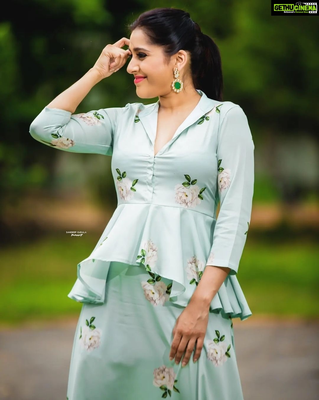 Rashmi Gautam Instagram - Jwellery @estele.co P.c @sandeepgudalaphotography