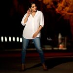 Rashmi Gautam Instagram - Can never go wrong with white and gold P.c @v_capturesphotography #whiteshirt #RashmiGautam #goldaccessories #bluedenimjeans