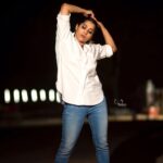 Rashmi Gautam Instagram - Can never go wrong with white and gold P.c @v_capturesphotography #whiteshirt #RashmiGautam #goldaccessories #bluedenimjeans