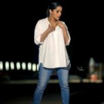 Rashmi Gautam Instagram – Can never go wrong with white and gold 

P.c @v_capturesphotography

#whiteshirt #RashmiGautam #goldaccessories #bluedenimjeans