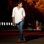 Rashmi Gautam Instagram - Can never go wrong with white and gold P.c @v_capturesphotography #whiteshirt #RashmiGautam #goldaccessories #bluedenimjeans