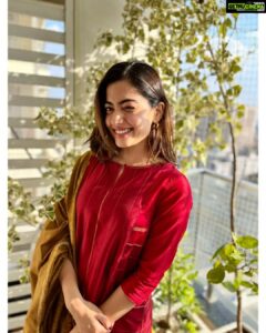 Rashmika Mandanna Instagram - Happy Sankranti everyone! 🥰🌸🤗 

I had 3 photographs today.. ❤️ so one post for all of them.. 😄❤️