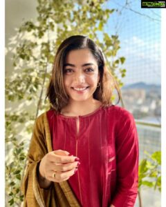 Rashmika Mandanna Instagram - Happy Sankranti everyone! 🥰🌸🤗 

I had 3 photographs today.. ❤️ so one post for all of them.. 😄❤️