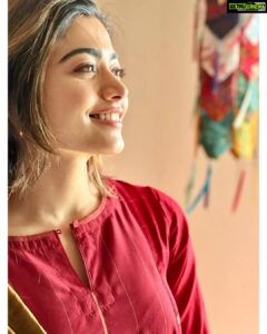 Rashmika Mandanna Instagram - Happy Sankranti everyone! 🥰🌸🤗 

I had 3 photographs today.. ❤️ so one post for all of them.. 😄❤️