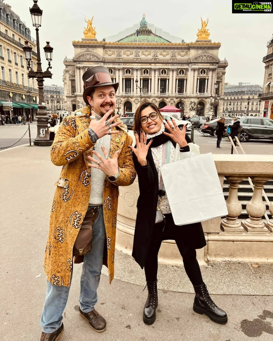 Rashmika Mandanna Instagram - 25 /11/ 21 Dear Diary, this was my 2nd day in Paris.πΈπ Woke up- worked out- went to this most amazing place for breakfast and I had the gluten-free flower pancake and the French toast π€€ (see how gorgeous they look) then walked around .. met @tomas_bijoux .. this super amazing gemologist.. and then when to lafayette for some shopping.. πΈ The only strangers I properly spoke to were these cutest machi machi teddy bears.. π₯²ππΈ got myself an amazing bubble ice tea π€€ then got back to the hotel and went out on a cruise.. on a self date.. and had some yum yum food.. and finally, the day had come to an end. π₯°π₯°