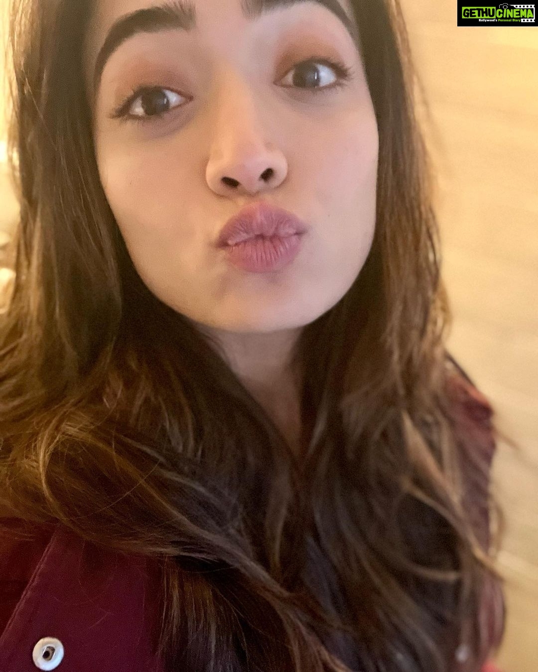 Rashmika Mandanna Instagram - 24/11/21. Dear diary- This is what my 1st day in Paris looked like. ๐ธ๐ Ps: I was thinking of doing a photo dump of my Paris trip rather than tell you by text what all had happened.. ๐ so here.. ๐ Paris Aรฉroport - Charles de Gaulle (CDG)