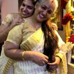 Raveena Ravi Instagram – Swipe swipe 🤣❤️ #mom 😘 #sreejaravi