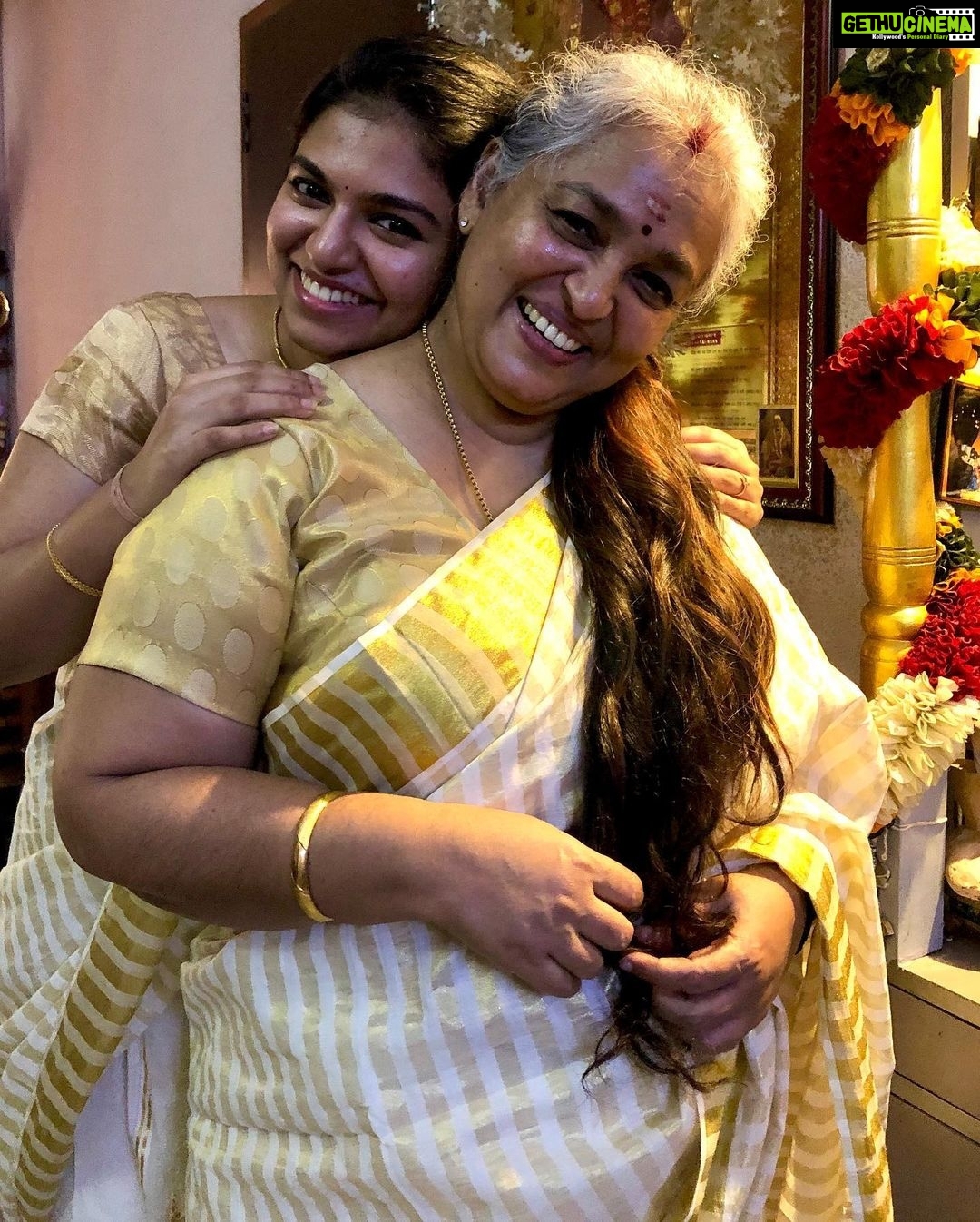 Raveena Ravi Instagram - Swipe swipe 🤣❤️ #mom 😘 #sreejaravi