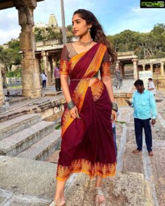 Reba Monica John Instagram - Can’t get enough of this song and this look. Here’s a few BTS images. ‘ Gichchi gili gili ‘ from Rathnan Prapancha is a favourite and super special in many ways, most importantly cause it’s sung by dearest Puneeth Rajkumar sir 💔 the link to the video song is in my bio! Do check it out if you haven’t 💥 #rathnanprapanchaonprime #gichgiligili #puneethrajkumar #behindthescenes #songisavibe #northkarnatakaspecial