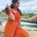 Reba Monica John Instagram – Set aadre gicchi gili gili 🎉💥😋

Had a blast shooting for this super fun song with some amazing people at the most beautiful locations! North Karnataka has my heart. More BTS coming up. 

Have you watched our film Rathnan Prapancha yet? If not, goooo now on @primevideoin ! ✨
 

#rathnanprapanchaonprime #kannadathi #northkarnatakaspecial #behindthescenes #bestexperienceever #onlylove