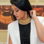 Reenu Mathews Instagram – Merry Christmas everyone!​

Christmas is my favorite holiday! 
This is why I celebrated it with @Tanishquae, I visited their store at Lulu hypermarket at Al Barsha to check out their unique collection and got my self and my mother some beautiful pieces for Christmas!​

What is your favorite jewellery piece?

#ChristmasWithTanishqUAE
#ShineWithTanishqUAE
#TanishqUAE
#adv
#desiinfluencer
#dubaiinfluencer

📸 @vineethphotos 
💄@shalinibawamua