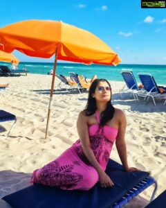 Reenu Mathews Instagram - Cover me in Sunshine 
.
.
#beachvibes 
#beachday 
#miamivibes #colorsofthesky #beachlife 
#instamood #gratefulheart 
#blessed