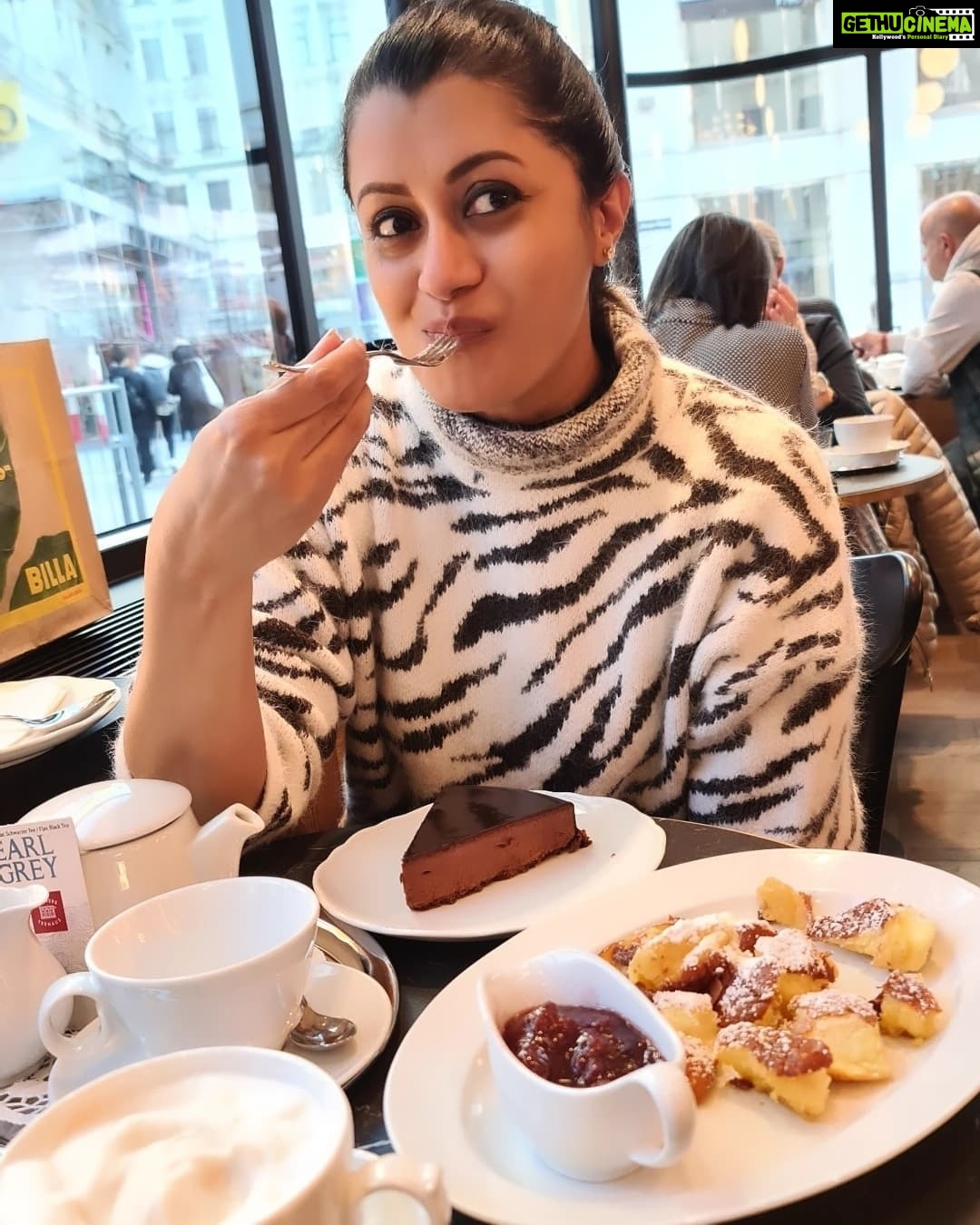 Reenu Mathews Instagram - When Paparazzi doesn't allow you to eat peacefully. 😉 This is one of the best Schoko mousse cake & Kaiserschmarrn that I have had ❤ @ea.emy Love you🤗 . . #dessertlover #desserttime #kaiserschmarrn #schokomousse #friendslikefamily #reenumathews Vienna