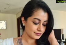 Reenu Mathews Instagram - Exercise , I thought you said Accessorise 😉 Pairing this beautiful neckpiece @thetiysha with a Ruffled top . . . . #jewelleryshoot #jewelrylover #lifestyleblogdubai #dubaiinfluencer #desiinfluencer #portraitphotography #candidcapture #candidshots #reenumathews