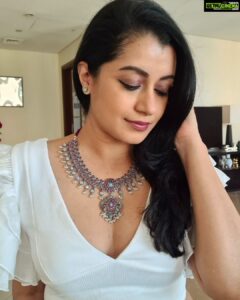 Reenu Mathews Instagram - Exercise , I thought you said Accessorise 😉 Pairing this beautiful neckpiece @thetiysha  with a Ruffled top .
.
.
.
#jewelleryshoot #jewelrylover #lifestyleblogdubai #dubaiinfluencer 
#desiinfluencer #portraitphotography #candidcapture #candidshots #reenumathews