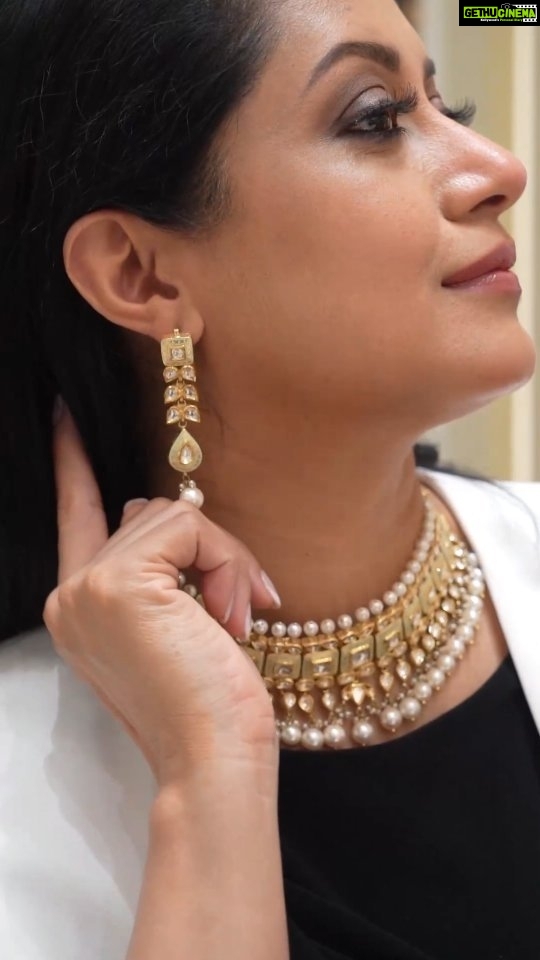 Reenu Mathews Instagram - Merry Christmas everyone! Christmas is everyone’s favorite time of the year, and I chose to celebrate it with my favorite jewellery store @tanishquae at their brand-new store in Lulu hypermarket at Al Barsha! I tried some of their unique pieces and picked some for my self and for my loved ones for Christmas! Which Jewellery set is your favorite? Let me know in the comments! #ChristmasWithTanishqUAE #ShineWithTanishqUAE #TanishqUAE #adv Dubai, UAE