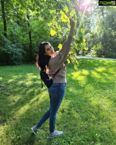 Reenu Mathews Instagram - The Nature has Music for those who listen 💚
Had a long walk at one of the biggest parks in the World, English Garden, Munich. Have a great day Fam❤
.
.
.
#naturelove #longwalk #greenland #greenery #naturephotography #englishgarten